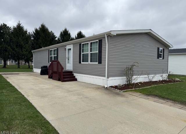 Property at 599 Sandtrap Cir, Painesville, OH 44077, 3 beds, 2 baths