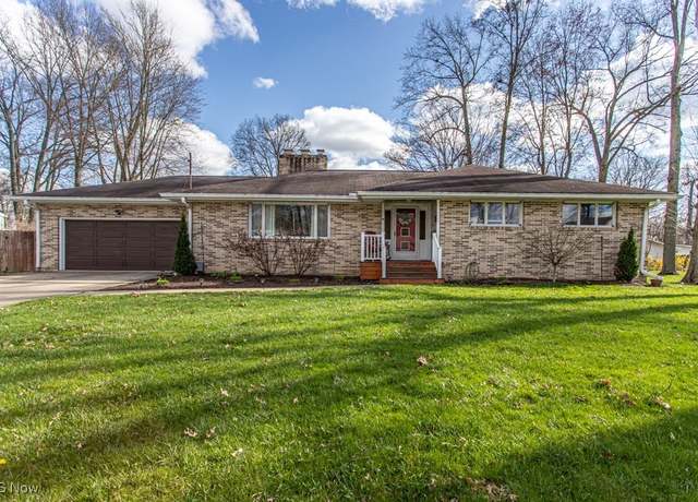 Property at 2017 Arthur Dr NW, Warren, OH 44485, 3 beds, 2.5 baths