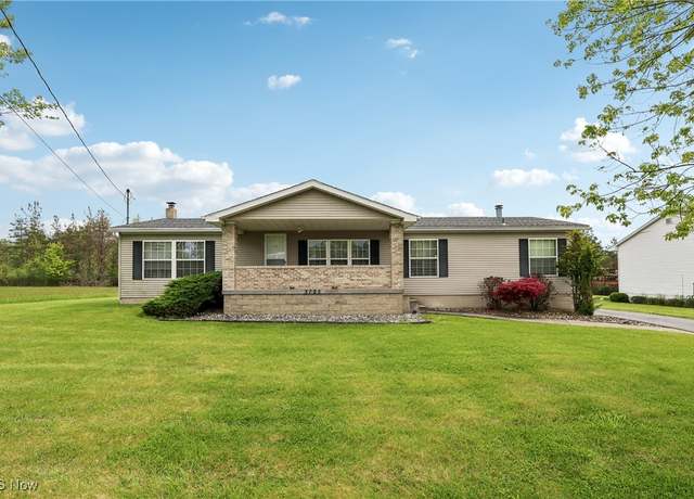 Property at 3725 Ron Ln, Youngstown, OH 44505, 3 beds, 2.5 baths