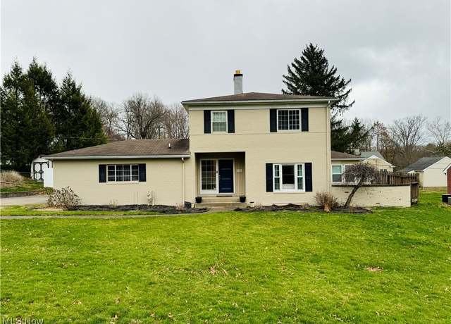 Property at 2740 W Ridgewood Cir, Zanesville, OH 43701, 3 beds, 2.5 baths
