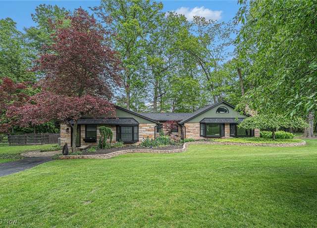 Property at 7750 Summerset Dr, Walton Hills, OH 44146, 2 beds, 2 baths