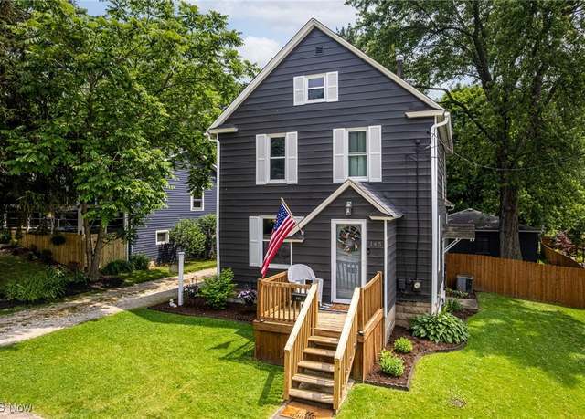 Property at 145 W North St, Wadsworth, OH 44281, 3 beds, 1.5 baths