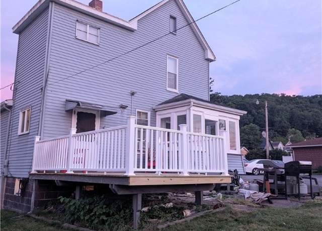 Property at 331 Louisiana Ave, Chester, WV 26034, 3 beds, 1 bath