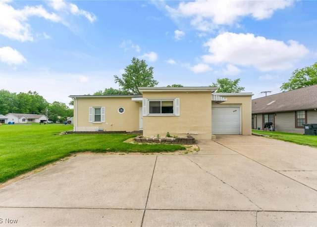 Property at 3130 S Meridian Rd, Youngstown, OH 44511, 3 beds, 1 bath