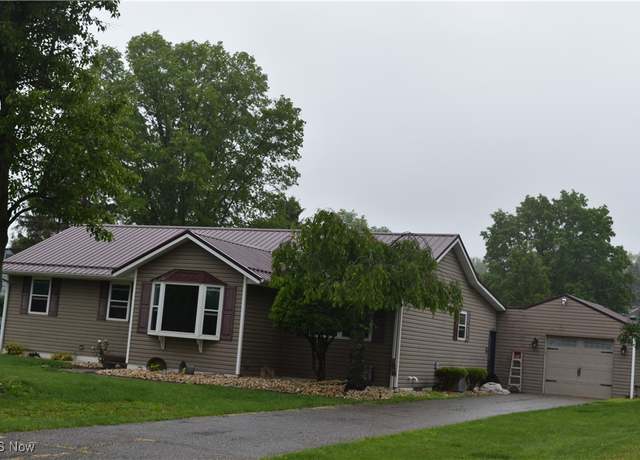 Property at 103 Park Dr, St. Clairsville, OH 43950, 3 beds, 2 baths