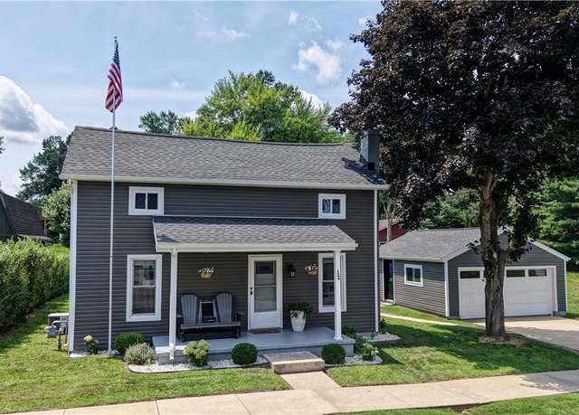 Property at 124 2nd Ave NW, Beach City, OH 44608, 3 beds, 1 bath