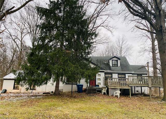 Property at 8481 Jennings Rd, Olmsted Twp, OH 44138, 3 beds, 2 baths