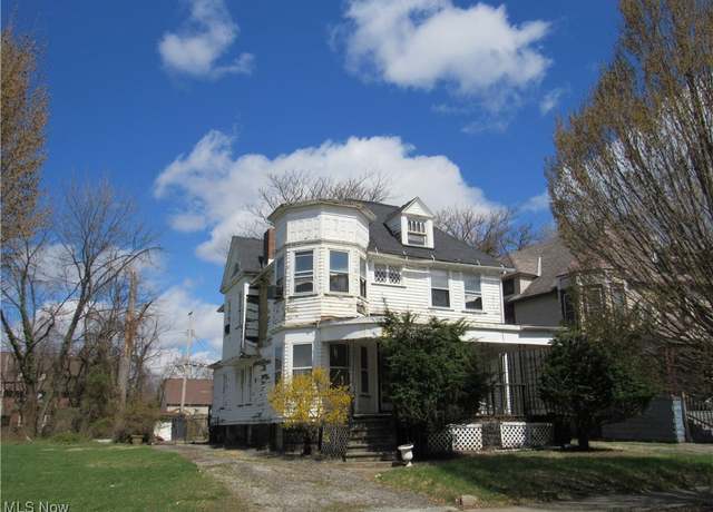 Property at 1831 Knowles St, East Cleveland, OH 44112, 4 beds, 1.5 baths