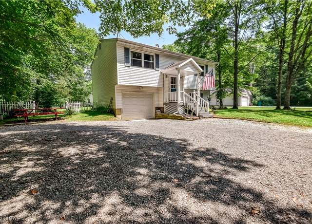 Property at 2074 S Park Ln, Roaming Shores, OH 44084, 3 beds, 2 baths
