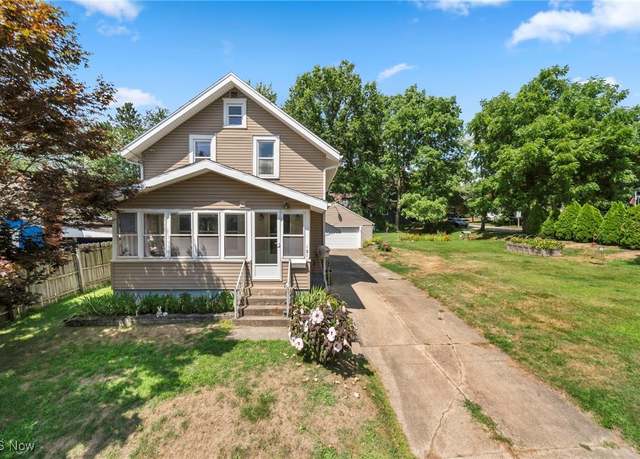 Property at 121 Yonker St, Barberton, OH 44203, 3 beds, 1.5 baths
