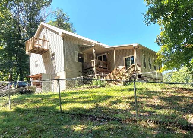 Property at 232 Burnthouse Rd, Parkersburg, WV 26104, 3 beds, 4 baths