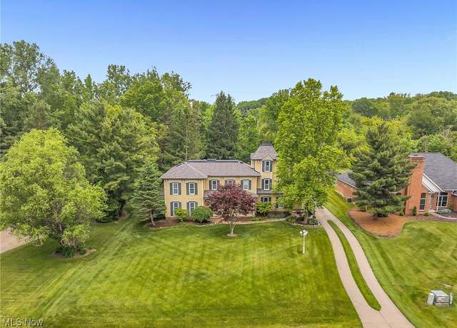 Property at 4371 Pine Lake Dr, Medina, OH 44256, 4 beds, 3 baths