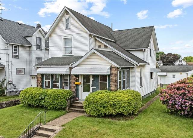 Property at 917 Park Ave SW, Canton, OH 44706, 3 beds, 2.5 baths