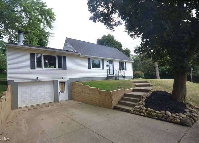 Property at 2455 Scotland Dr, Akron, OH 44305, 3 beds, 2 baths