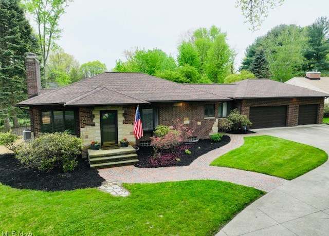 Property at 2530 Holgate Rd, Akron, OH 44313, 3 beds, 3 baths