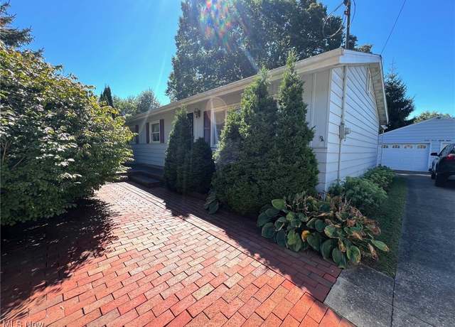 Property at 3788 Adrian Dr, Warren, OH 44484, 3 beds, 2 baths
