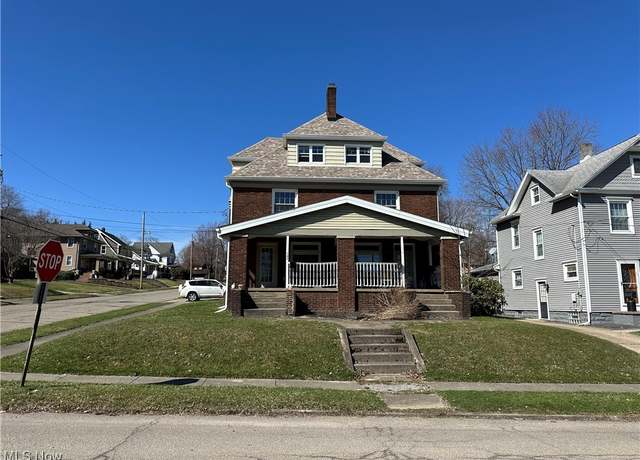 Property at 160 Hager St, Hubbard, OH 44425, 6 beds, 2 baths