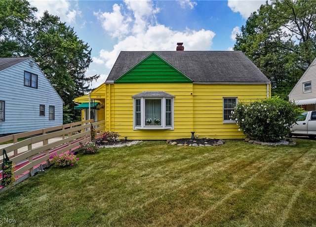 Property at 1332 Roslyn Ave, Akron, OH 44320, 3 beds, 2.5 baths