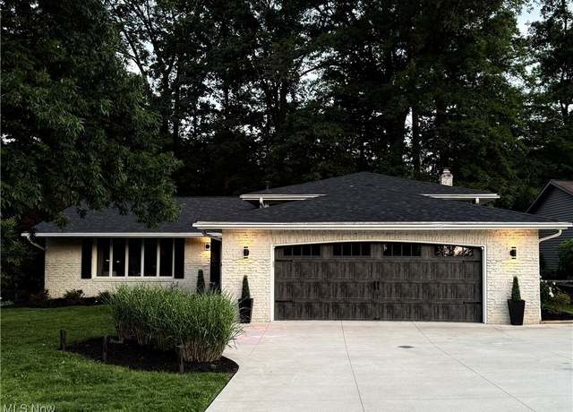 Property at 16537 N White Oaks Dr, Strongsville, OH 44136, 5 beds, 2.5 baths