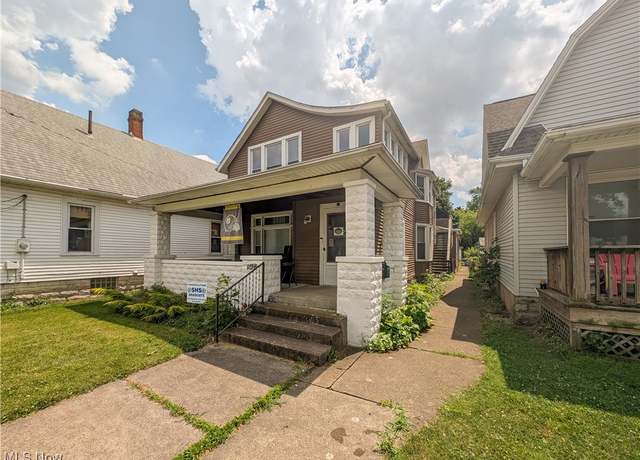 Property at 612 W Osborne St, Sandusky, OH 44870, 5 beds, 2 baths