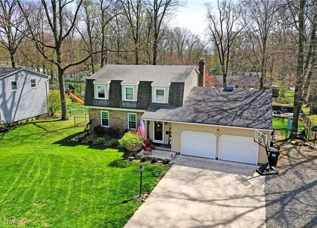Property at 251 Chapel Ln, Canfield, OH 44406, 3 beds, 2.5 baths