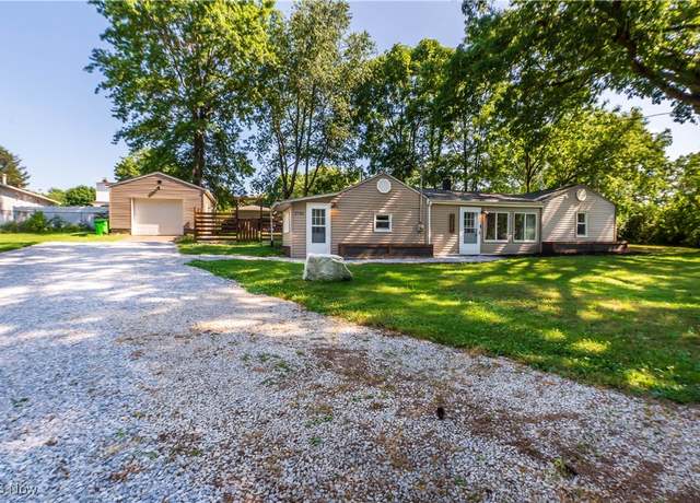 Property at 2730 Chelsea Dr, Akron, OH 44312, 3 beds, 2 baths