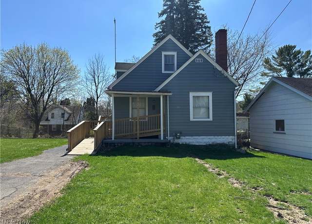 Property at 645 W Ravenwood Ave, Youngstown, OH 44511, 3 beds, 1 bath