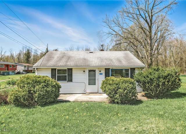 Property at 2258 Jacobs Rd, Youngstown, OH 44505, 3 beds, 1.5 baths