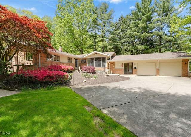 Property at 34900 Lakeview Dr, Solon, OH 44139, 3 beds, 2 baths