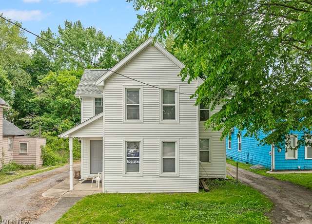 Property at 319 Sterling Ct, Akron, OH 44304, 3 beds, 2 baths