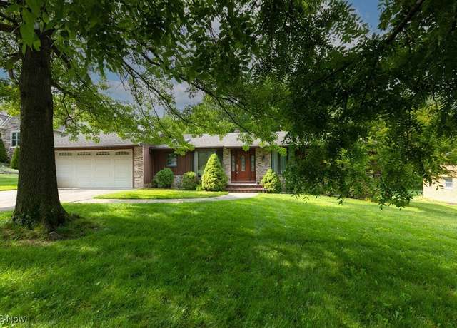 Property at 4745 Eastview Dr, Independence, OH 44131, 3 beds, 2 baths