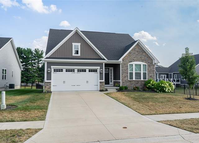 Property at 1132 NE Fountain View St NE, Canton, OH 44721, 3 beds, 2 baths