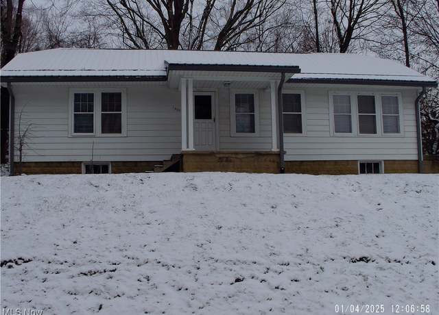 Property at 1369 Elm St, Zanesville, OH 43701, 3 beds, 1 bath