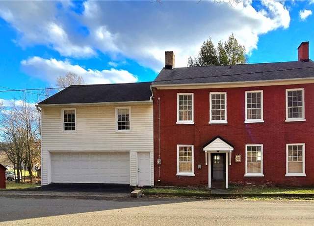 Property at 236 N Market St, Lisbon, OH 44432, 2 beds, 2.5 baths