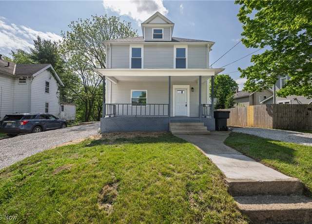 Property at 250 East St, Wadsworth, OH 44281, 4 beds, 2 baths