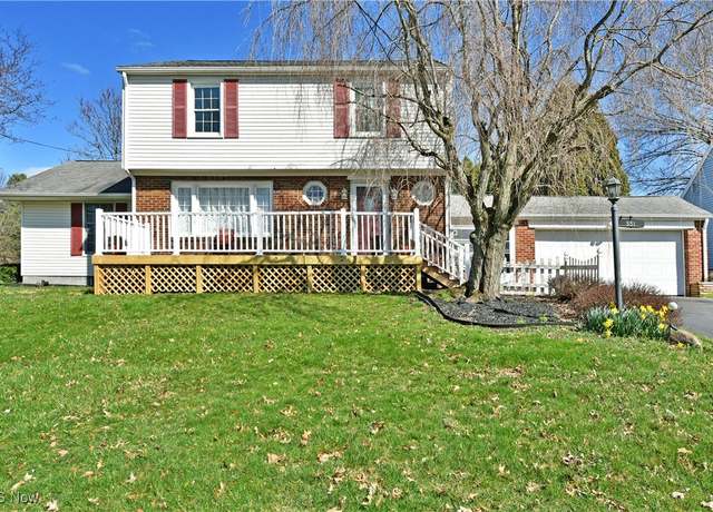 Property at 351 Elmwood Dr, Hubbard, OH 44425, 3 beds, 3 baths