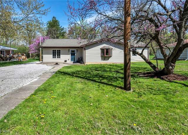 Property at 162 E Hamilton St, Oberlin, OH 44074, 4 beds, 1.5 baths
