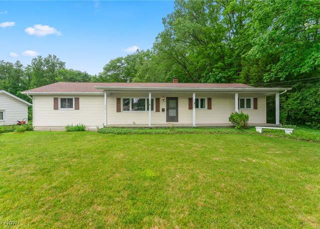 Property at 236 Charlestown Pl, Austintown, OH 44515, 3 beds, 2 baths