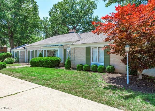 Property at 1044 Roy Dr, Lakewood, OH 44107, 3 beds, 2.5 baths