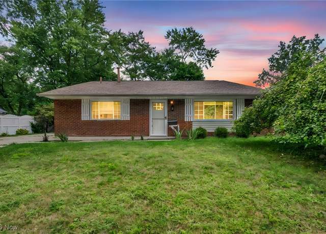Property at 400 Cathy Dr, Munroe Falls, OH 44262, 3 beds, 2 baths