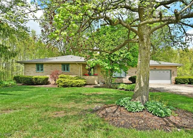 Property at 907 Center St E, Warren, OH 44481, 3 beds, 2 baths