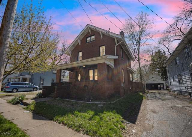Property at 256 E York St, Akron, OH 44310, 4 beds, 1 bath