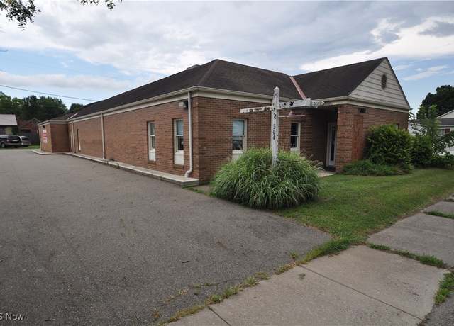 Property at 304 Chestnut St, Dresden, OH 43821, 14 beds, 2 baths