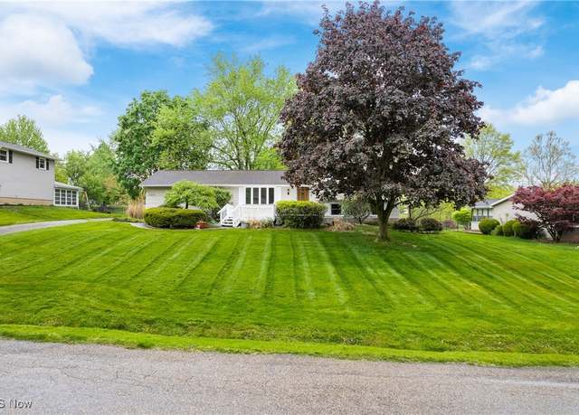 Property at 11290 Michelle Dr NW, Canal Fulton, OH 44614, 3 beds, 2 baths