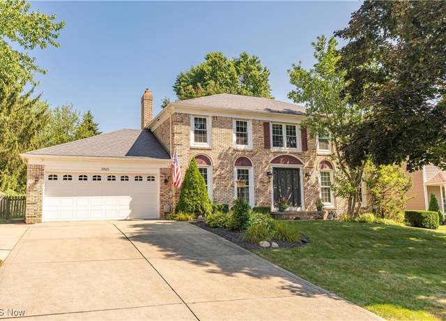 Property at 2825 River Run Cir NW, North Canton, OH 44720, 4 beds, 2.5 baths