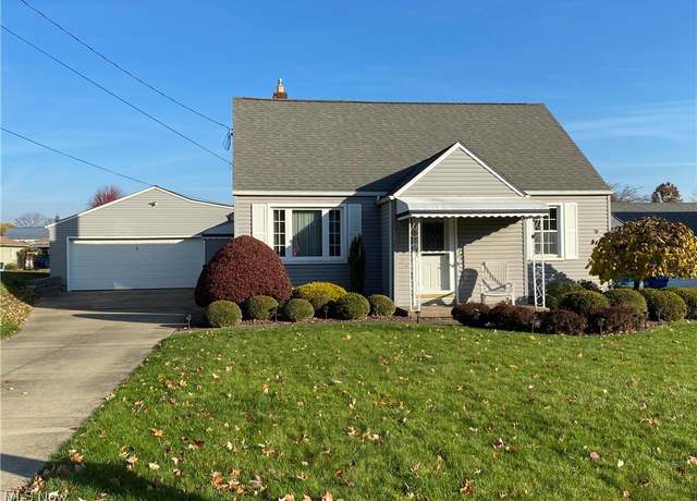 Property at 421 W Omar St, Struthers, OH 44471, 3 beds, 1.5 baths