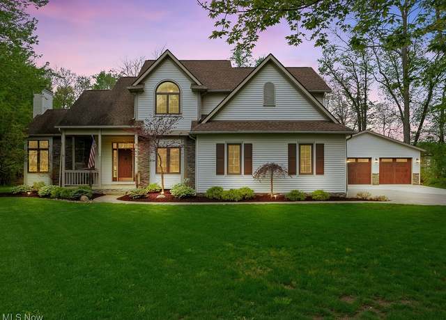 Property at 2398 Fox Cir, Ravenna, OH 44266, 3 beds, 2.5 baths