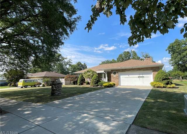 Property at 7237 SW Lakeview Dr #1, Parma, OH 44129, 3 beds, 2.5 baths