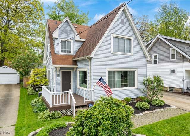 Property at 211 Harcourt Dr, Akron, OH 44313, 3 beds, 1.5 baths