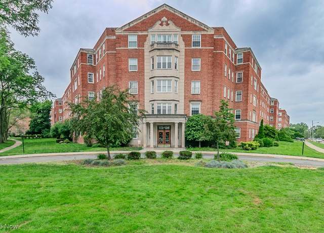 Property at 13800 Fairhill Rd #206, Shaker Heights, OH 44120, 3 beds, 2.5 baths